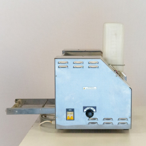 Автомат блинный автоматический, 120-180 шт./ч, нерж.сталь, 2 емкости 2х3л для теста, копиры для блинов D300мм, 300х300мм  (б/у (бывший в употреблении)